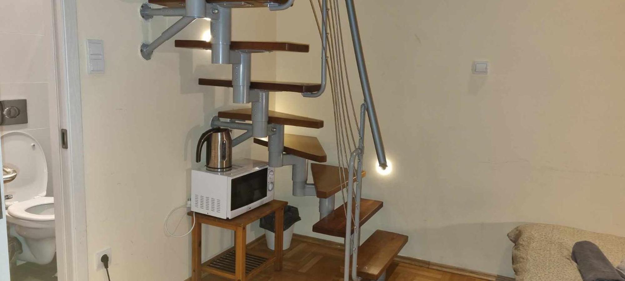 Apartment T & E *