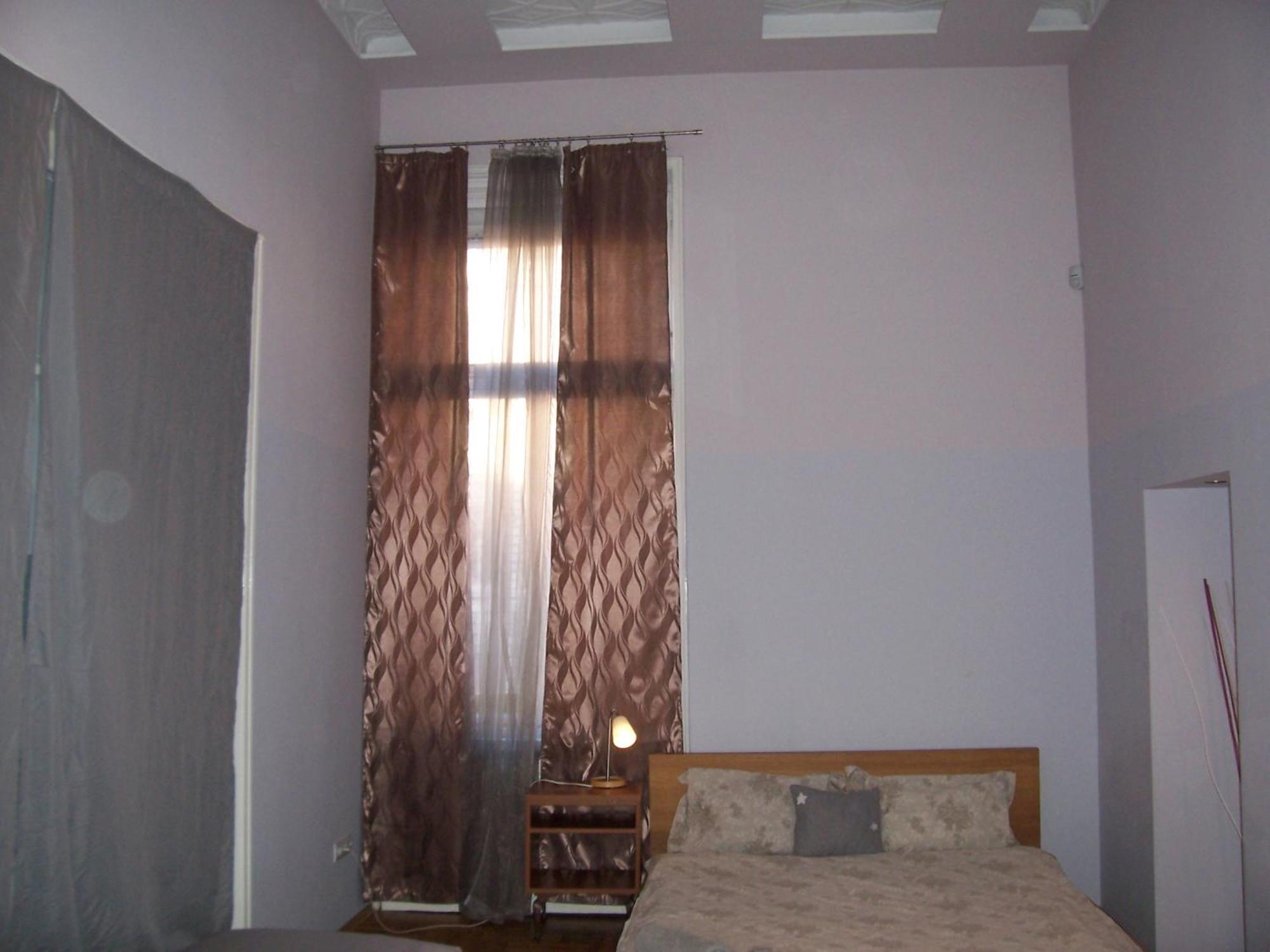 T & E * Budapest