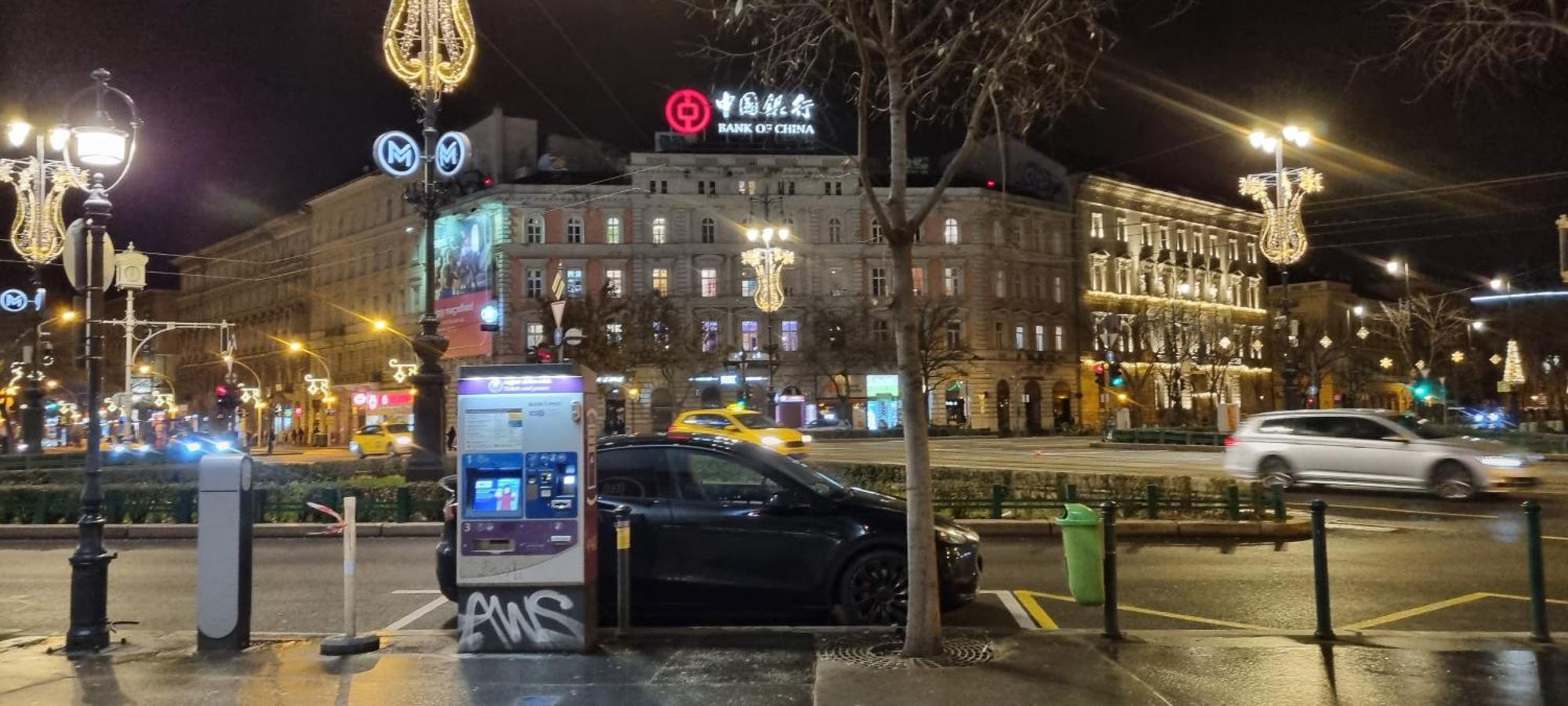 T & E * Budapest
