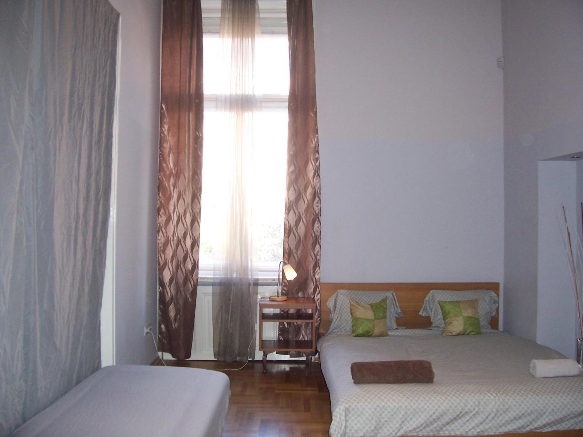 Apartment T & E *